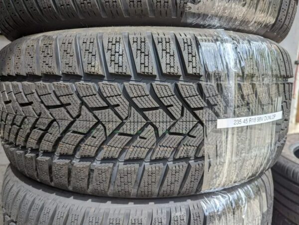 NOUVEAU! 4x pneus hiver 235/45 R18 98V Dunlop Winter Sport 5 DOT 19 – Image 4