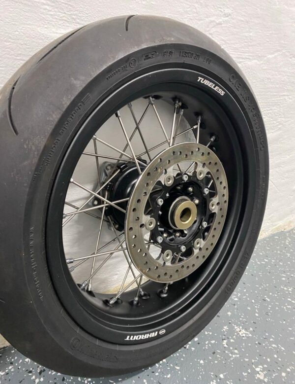 jeu complet de roues d'une Husqvarna 701 Supermoto – Image 6